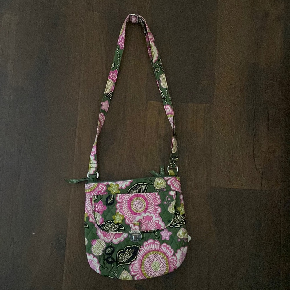 Vera Bradley purse; straps can be adjusted